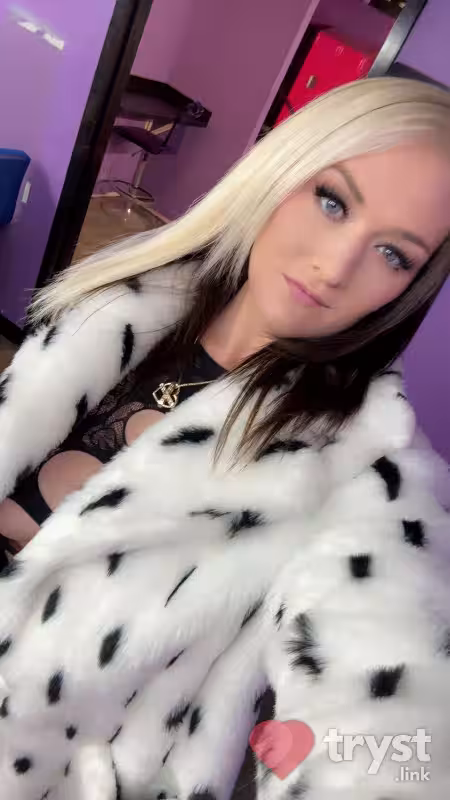 Escort Snowy in Green Bay, WI