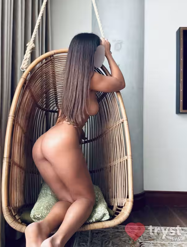 Escort Julia Bee in West Palm Beach, FL